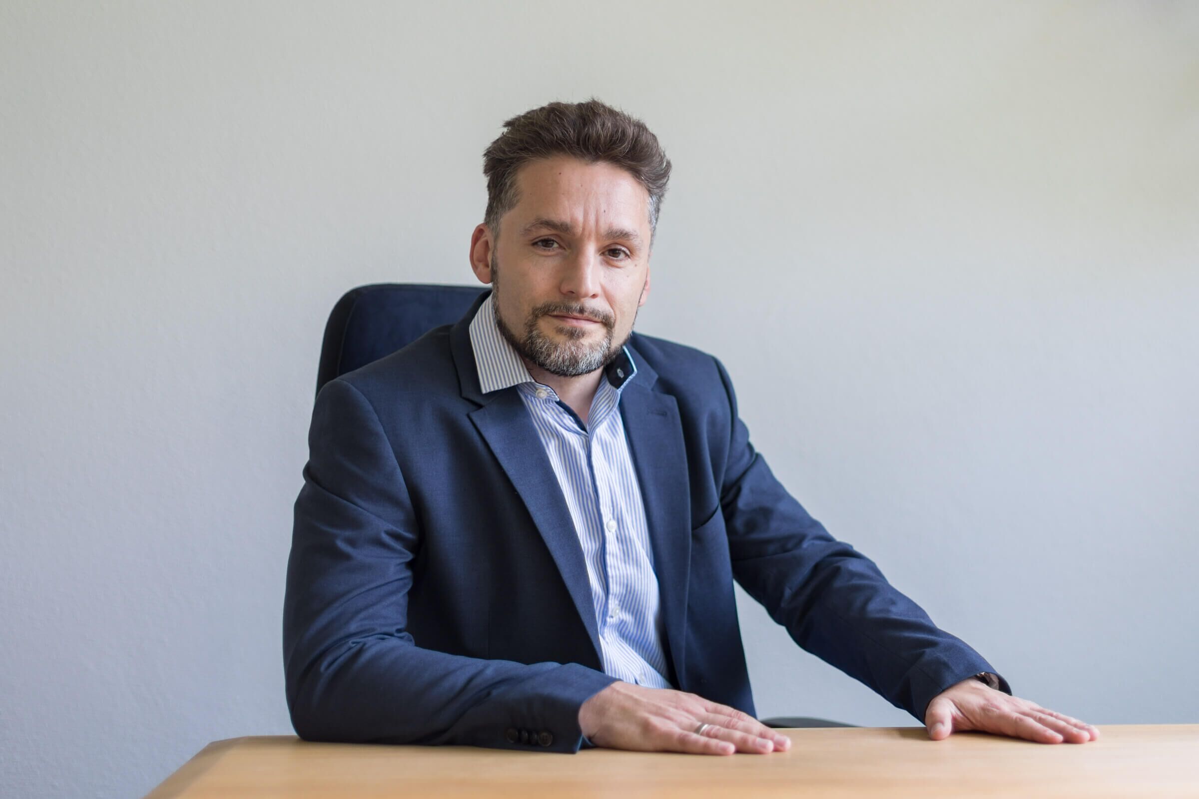 Porträt von Milosch Fürst, technischer Geschäftsführer von Fritsch Elektronik
